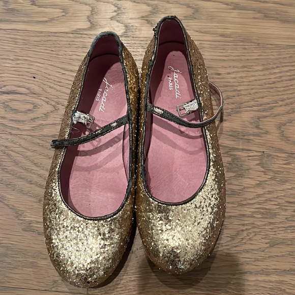 Jacadi Shoes Jacadi Girls Gold Shoes Size 29 2 Us Poshmark
